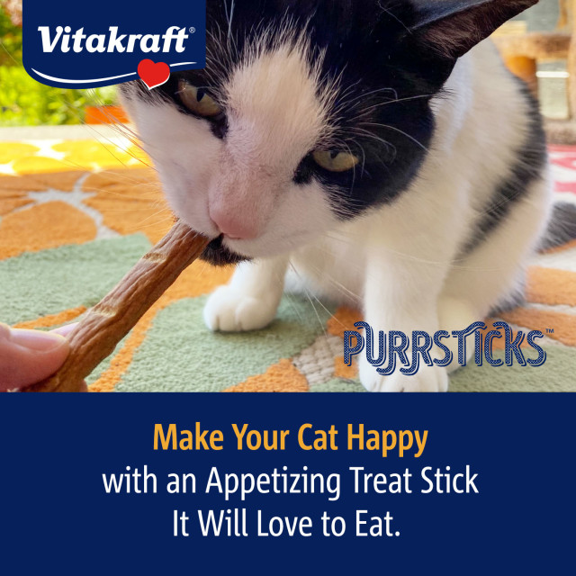 Feature-Image showing PurrSticks™, Chicken Recipe, 6 Pack